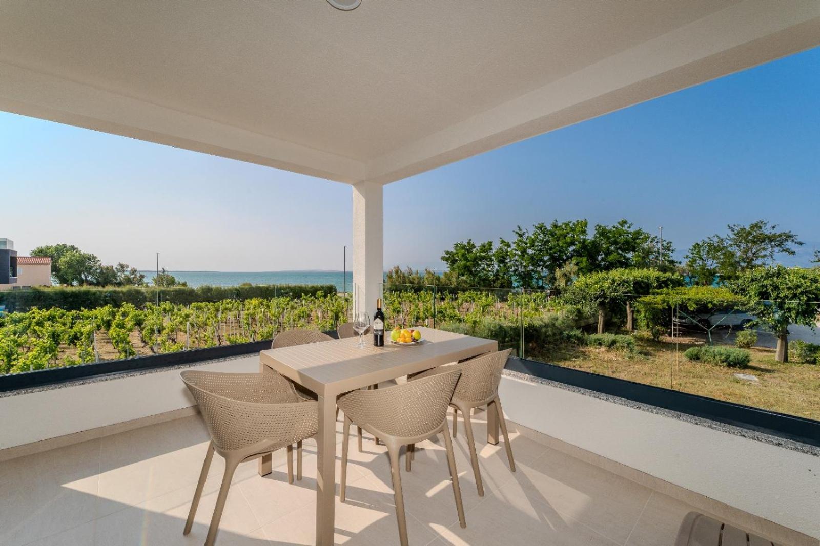 Aenona Sea View Apartment Nin