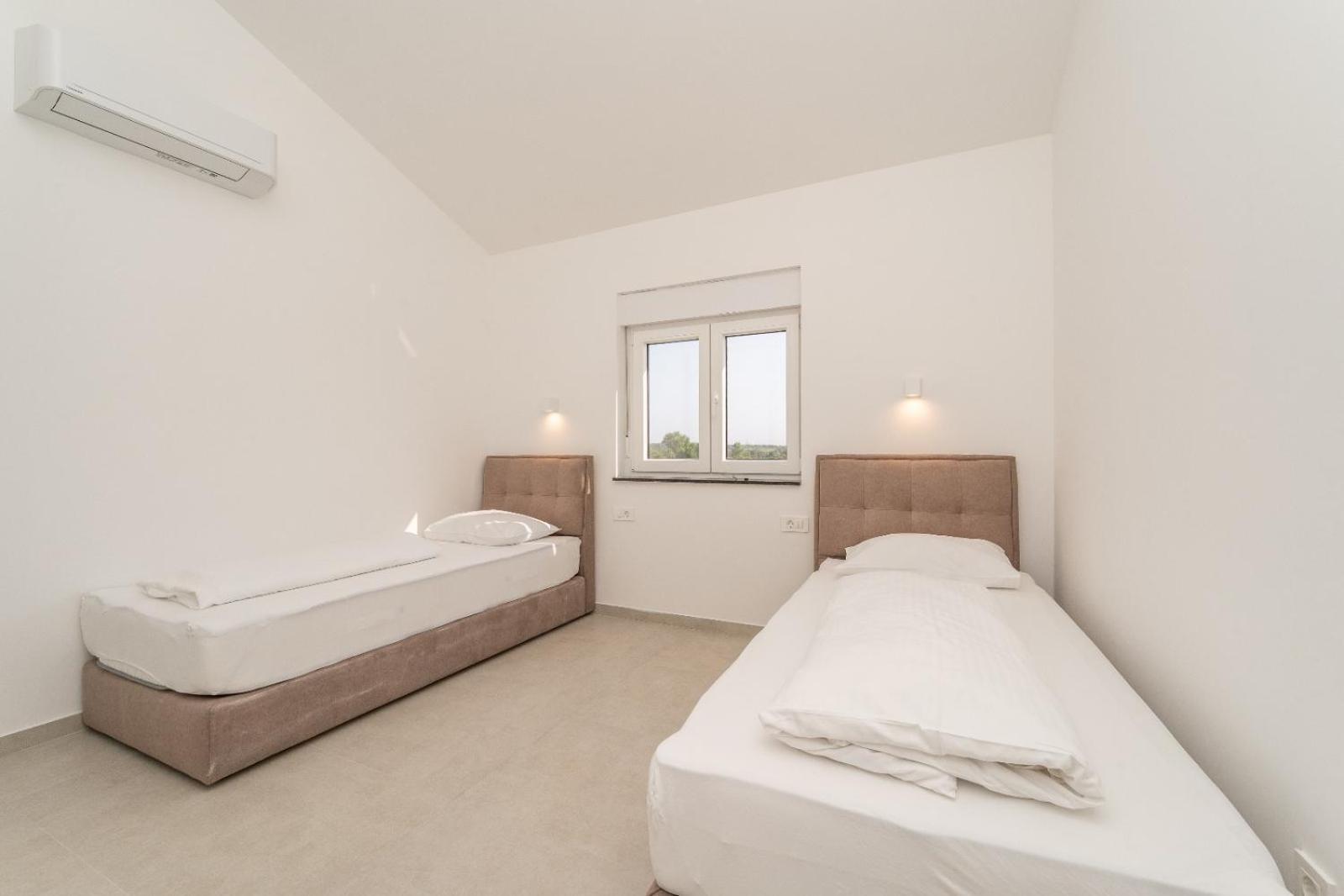 Apartment Aenona Sea View
