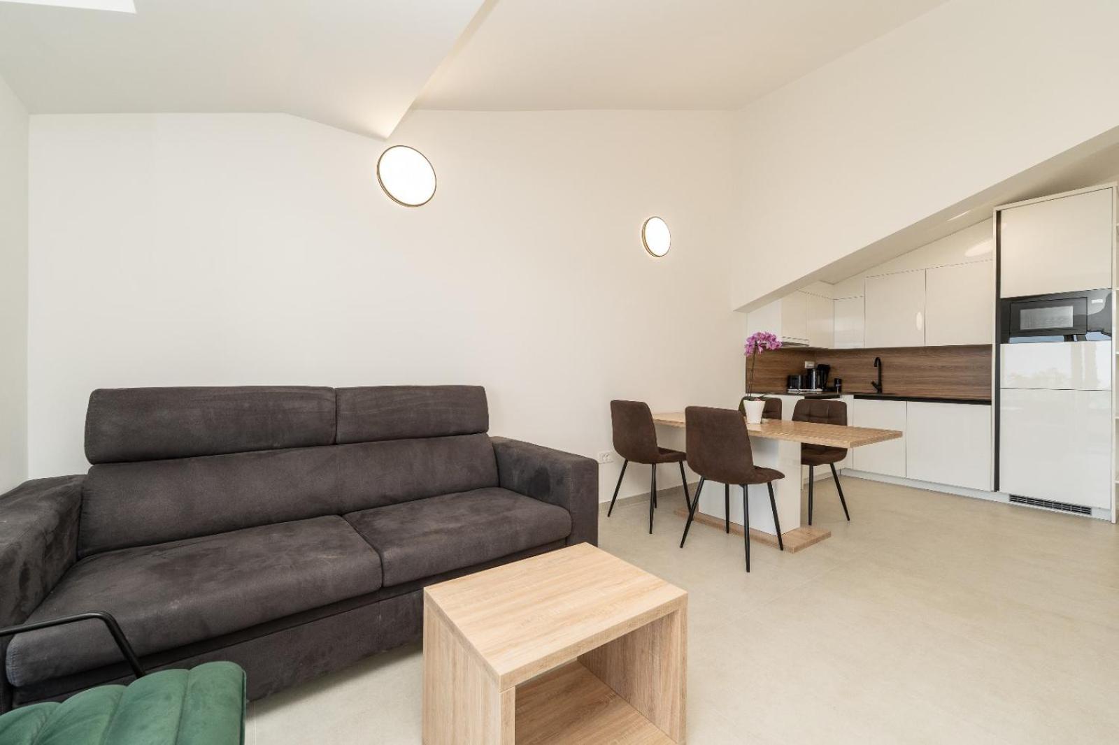 Aenona Sea View Apartment *